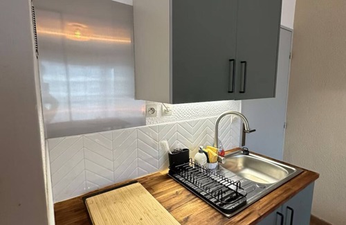 Cherbourg-en-Cotentin Apartment | Cosy apartment with balcony + parking - quiet 2 steps from downtown