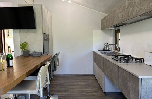 Cologna Spiaggia Villa | Cosy apartment in villa with WIFI, pool, hot tub, A/C, TV, patio, pets allowed and panoramic view