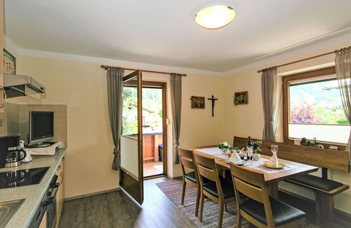 Ramsau im Zillertal Apartment | Cosy apartment for 6 people with WIFI, TV, balcony and parking