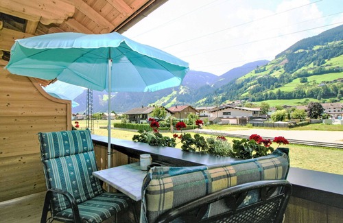 Ramsau im Zillertal Apartment | Cosy apartment for 6 people with WIFI, TV, balcony and parking