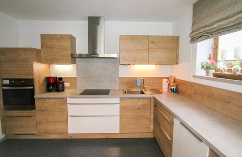 Strass im Zillertal Apartment | Cosy apartment for 8 guests with WIFI, TV, patio and pets allowed