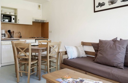 Saint-Briac-sur-Mer Apartment | Cosy apartment for 4 guests with WIFI, pool, TV, terrace, pets allowed and parking