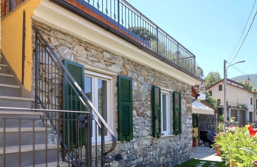 Villanova d'Albenga Apartment | Cosy apartment for 6 guests with WIFI, A/C, TV and terrace