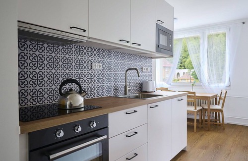 Josefov Dul Apartment | Cosy apartment for 6 guests with WIFI, TV, balcony and parking