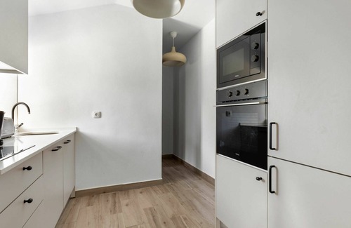 Sao Martinho Villa | Cosy apartment in villa for 7 people with WIFI, A/C, pool, TV and terrace