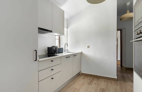 Sao Martinho Villa | Cosy apartment in villa for 7 people with WIFI, A/C, pool, TV and terrace