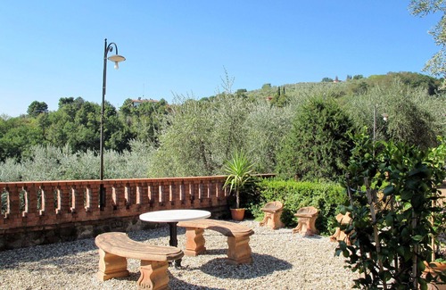 Pieve a Nievole Apartment | Cosy apartment for 4 guests with pool, WIFI, hot tub, TV, patio, pets allowed and parking