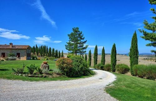 Monteroni d'Arbia Apartment | Cosy apartment for 6 guests with WIFI, pool, patio and panoramic view, close to Siena