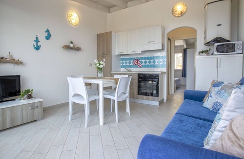 Paduledda Apartment | Cosy apartment for 4 people with A/C, pool, TV, terrace and pets allowed
