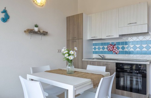 Paduledda Apartment | Cosy apartment for 4 people with A/C, pool, TV, terrace and pets allowed