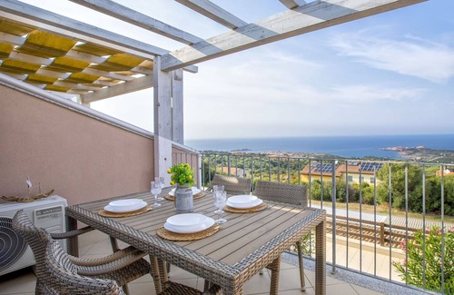 Paduledda Apartment | Cosy apartment for 4 people with A/C, pool, TV, terrace and pets allowed