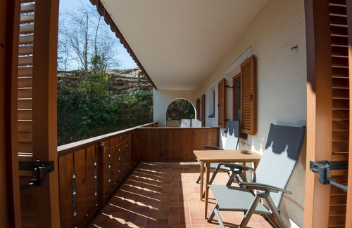 Lajen Apartment | Cosy Apartment 4 "Zur Sonne" with Mountain View, Balcony & Garden