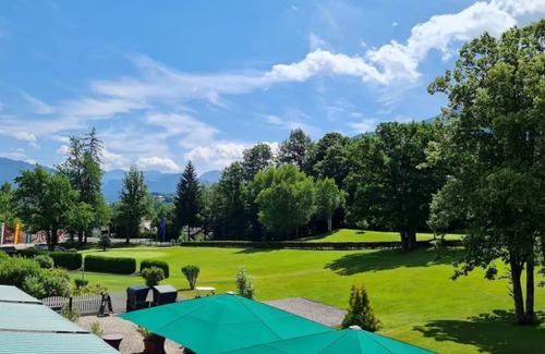 Aigen-Voglhub Apartment | Cosy Apartment "Am Golfplatz Mit Bergblick" with mountain view, balcony and WLAN