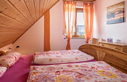 Bermatingen Apartment | Cosy Apartment "Dachsberg Maisonette" with Shared Garden and Wi-Fi