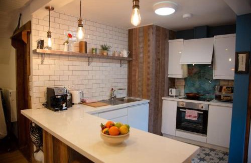 Headford Apartment | Cosy Apartment/Explore The Area/Enjoy our Pub