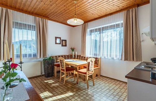 Agsdorf Apartment | Cosy apartment for 4 guests with WIFI, TV, patio and pets allowed