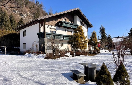 Agsdorf Apartment | Cosy apartment for 4 guests with WIFI, TV, patio and pets allowed