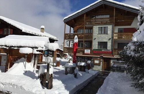 Saas Almagell Apartment | Cosy apartment for 6 guests with WIFI, TV and balcony