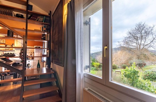 Busturia Apartment | Cosy apartment for 4 guests with WIFI, TV and patio