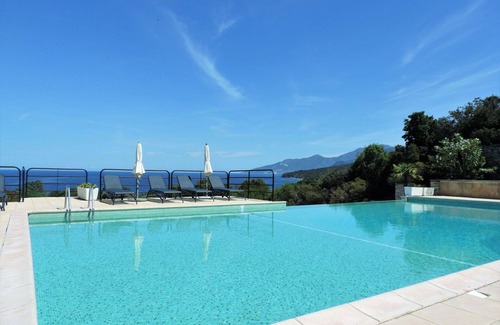 Figarella Apartment | Cosy apartment for 4 people with pool, WIFI, A/C, TV and terrace