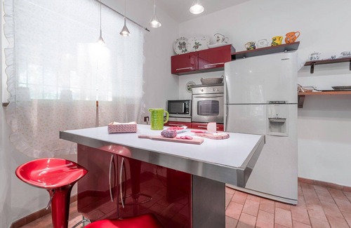 Monteriggioni Apartment | Cosy apartment for 4 people with WIFI, pool, TV and veranda, close to Siena