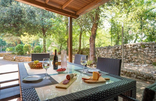 Monteriggioni Apartment | Cosy apartment for 4 people with WIFI, pool, TV and veranda, close to Siena