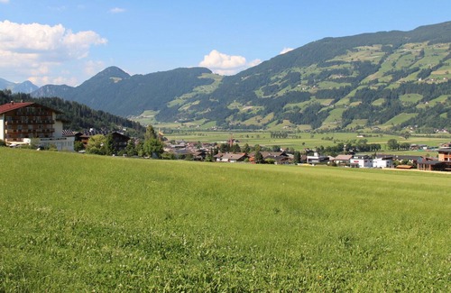 Holdernach Apartment | Cosy apartment for 8 people with WIFI, TV, balcony and parking