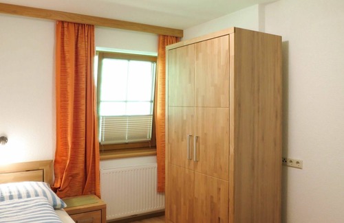 Holdernach Apartment | Cosy apartment for 8 people with WIFI, TV, balcony and parking