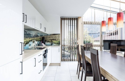 Runhof Apartment | Cosy apartment for 8 guests with WIFI, A/C, TV, terrace and pets allowed