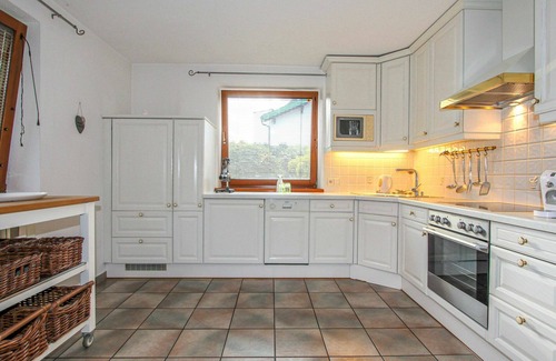 Zirl Apartment | Cosy apartment for 4 guests with WIFI, TV and patio