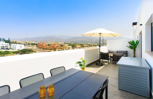 Torre del Mar Apartment | Cosy apartment for 4 people with WIFI, A/C, pool, terrace and parking