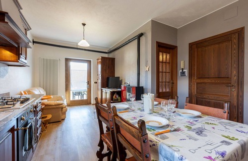 Fenis Apartment | Cosy apartment for 4 guests with pool, WIFI, TV, terrace and pets allowed