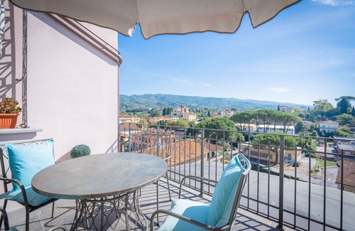 Lamporecchio Apartment | Cosy apartment for 4 guests with WIFI, pool, A/C, TV, terrace and panoramic view