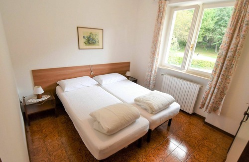 Vesta Apartment | Cosy apartment for 12 guests with WIFI, TV, terrace, pets allowed and parking