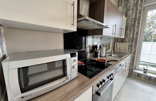 Steinheim Apartment | Cosy apartment for 2 guests with WIFI, hot tub, TV, patio and pets allowed