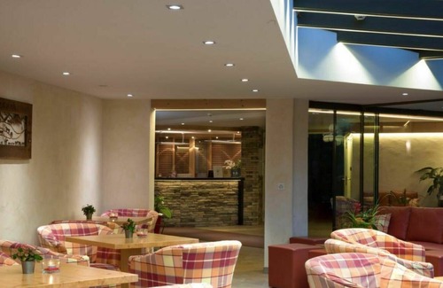 Randogne Apartment | Cosy apartment for 2 guests with WIFI, pool, hot tub, TV, balcony, pets allowed and parking