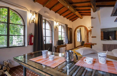Barga Apartment | Cosy apartment for 2 guests with private pool, TV, patio and pets allowed