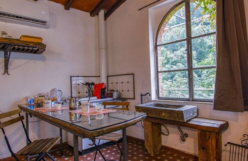 Barga Apartment | Cosy apartment for 2 guests with private pool, TV, patio and pets allowed