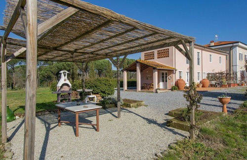 Fucecchio Apartment | Cosy apartment for 2 guests with WIFI, A/C, pool and pets allowed