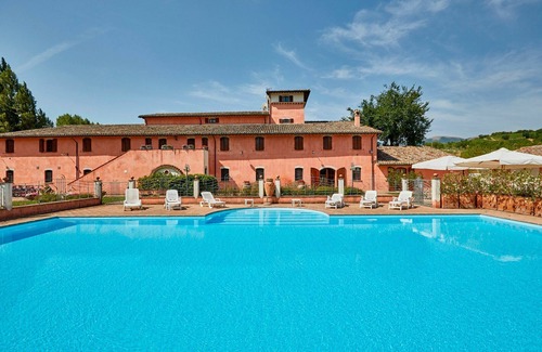 San Brizio Apartment | Cosy apartment for 2 people with pool, WIFI, TV and balcony, close to Spoleto