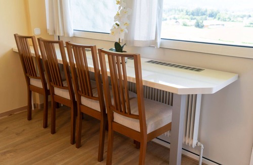 Strobl Apartment | Cosy apartment for 3 guests with A/C, WIFI, TV and balcony