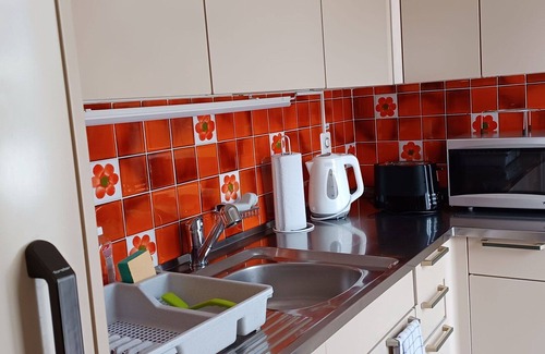 Muralto Apartment | Cosy apartment for 3 people with WIFI, A/C, TV and balcony