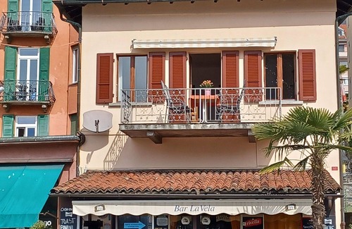Muralto Apartment | Cosy apartment for 3 people with WIFI, A/C, TV and balcony