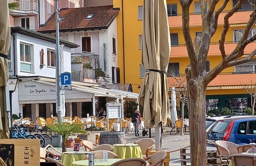 Muralto Apartment | Cosy apartment for 3 people with WIFI, A/C, TV and balcony