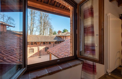 Mondovi Apartment | Cosy apartment for 3 people with WIFI, TV, patio, pets allowed and parking
