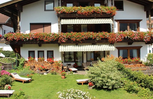 Zillertal Apartment | Cosy apartment for 4 guests with WIFI, TV, terrace, pets allowed, panoramic view and parking