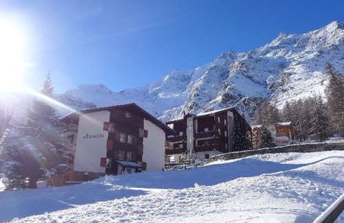 Saas-Fee Apartment | Cosy apartment for 4 guests with WIFI, TV and balcony