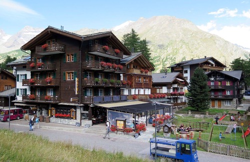Saas-Fee Apartment | Cosy apartment for 4 guests with WIFI, TV and balcony