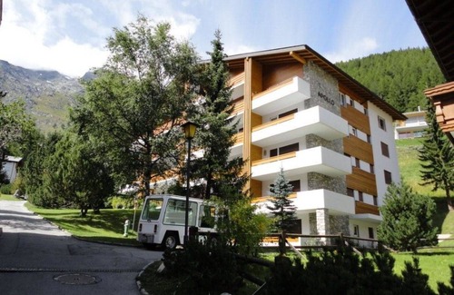 Saas-Fee Apartment | Cosy apartment for 4 guests with WIFI, TV and balcony