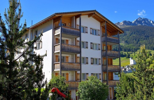 Savognin Apartment | Cosy apartment for 4 guests with WIFI, TV, terrace, panoramic view and parking